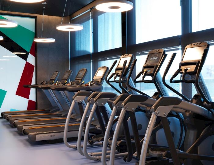 Sala do ćwiczeń z widokiem na Lotnisko Chopina Sala do ćwiczeń z widokiem na Lotnisko Chopina